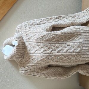 NWT.Banana Republic Cable Knit Sweater